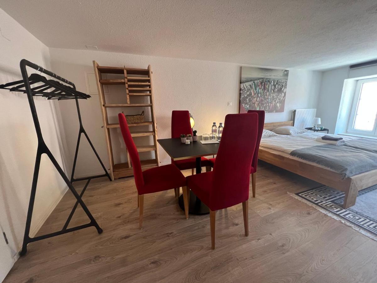 Appartement En Vieille Ville De Porrentruy Esterno foto